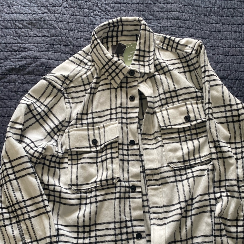 NWT Black and White H&M Flannel Large